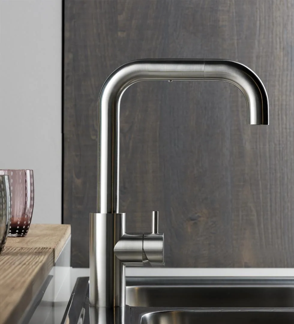 Single lever pull out kitchen sink mixer in brushed AISI 316L stainless steel